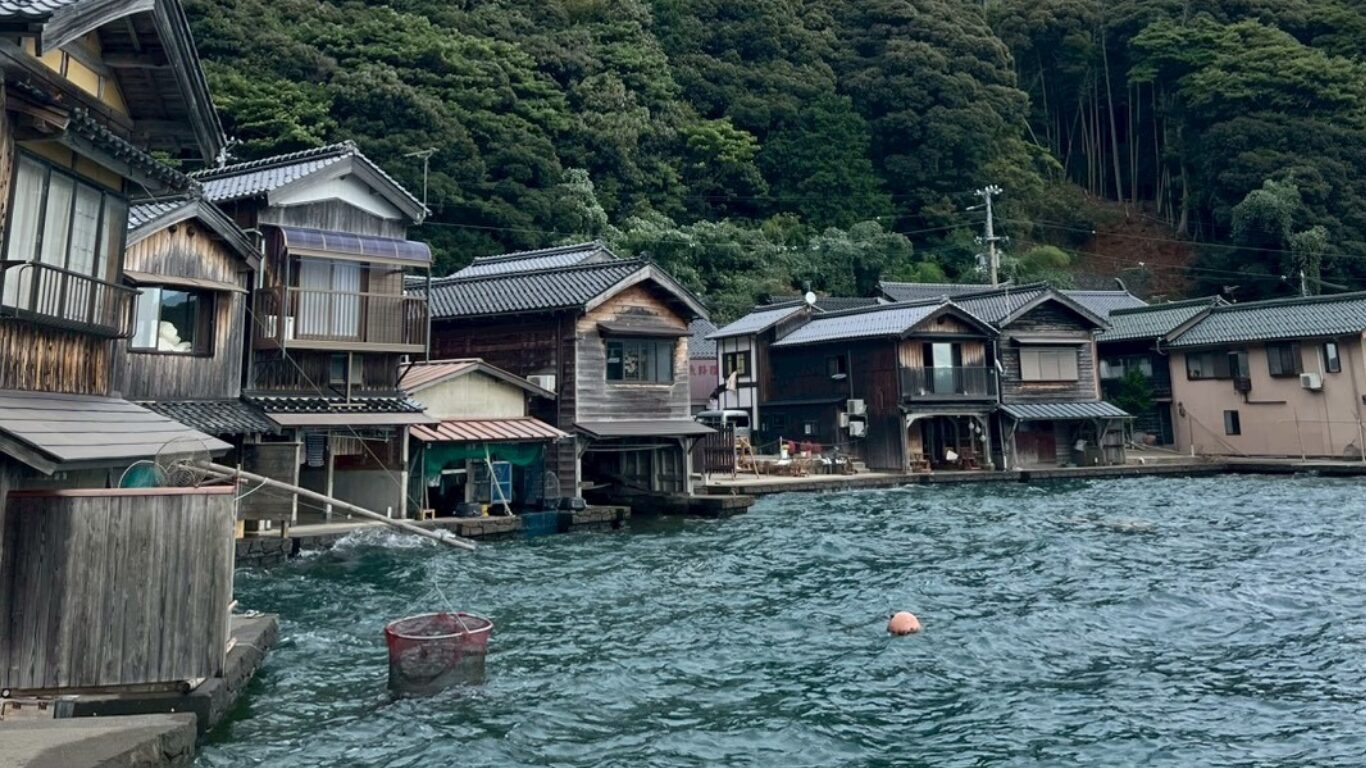 伊根の舟屋から天橋立へ!海の京都を満喫する絶景ドライブコース | のえおと